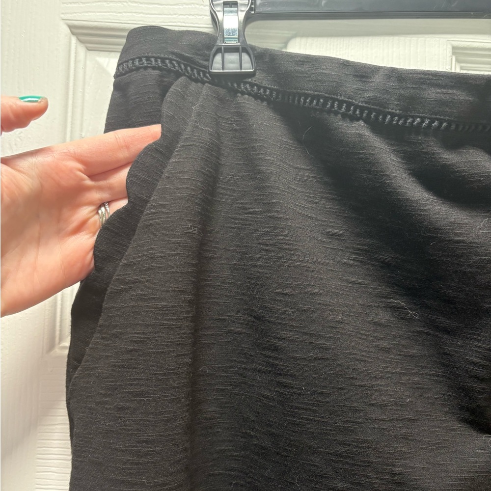 Skies Are Blue Black Scalloped Skirt - Picture 2 of 4